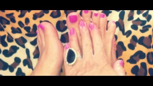 FOOT FETISH, STICKY TOES MASSAGE EXTREMLY CLOSE UP 4K VIDEO