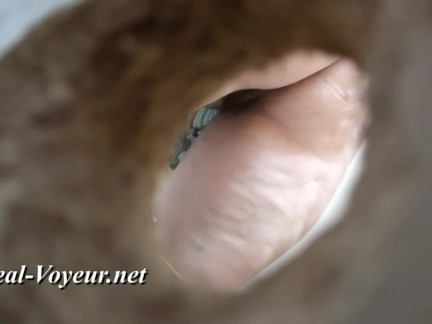 Real voyeur piss
